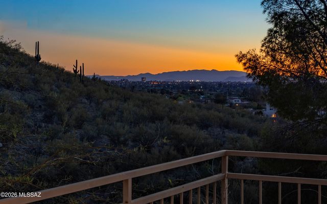 4240 N Summer Set Drive, Tucson, AZ 85750