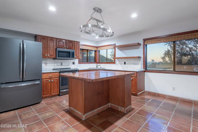 4240 N Summer Set Drive, Tucson, AZ 85750