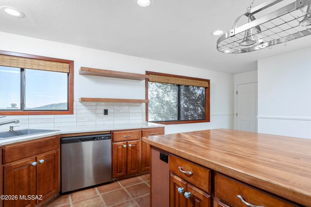 4240 N Summer Set Drive, Tucson, AZ 85750