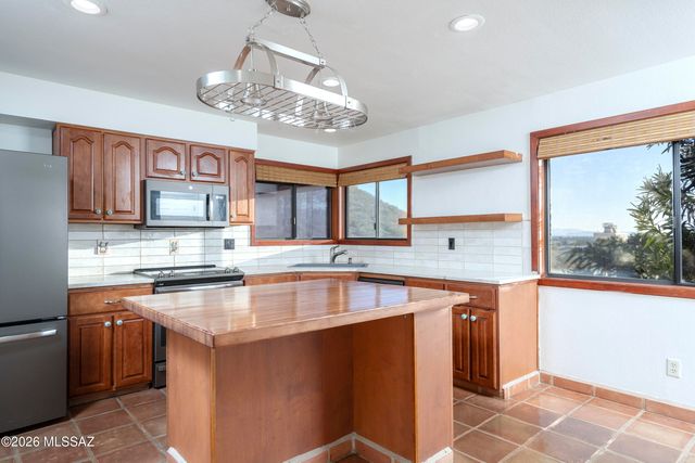 4240 N Summer Set Drive, Tucson, AZ 85750