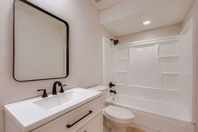 943 Aspen Drive, Desoto, TX 75115