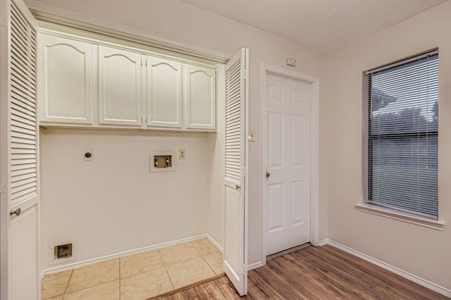 943 Aspen Drive, Desoto, TX 75115