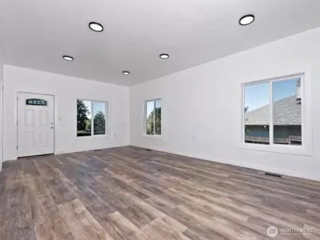 112 Kennebeck Avenue S, Kent, WA 98030