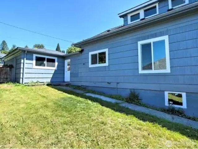 112 Kennebeck Avenue S, Kent, WA 98030