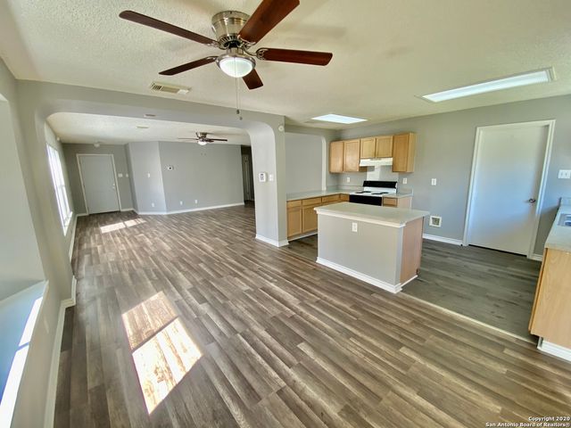 8127 OCEAN MEADOW DR, Converse, TX 78109