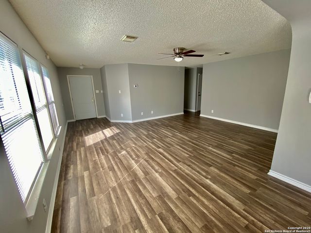 8127 OCEAN MEADOW DR, Converse, TX 78109