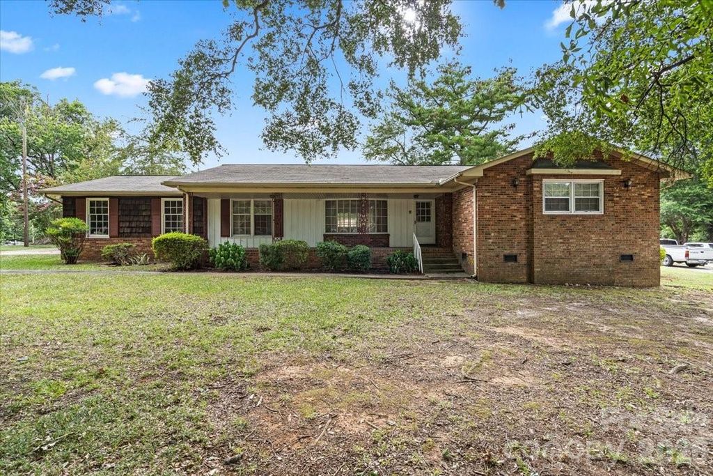 816 Clinton Avenue, Lancaster, SC 29720