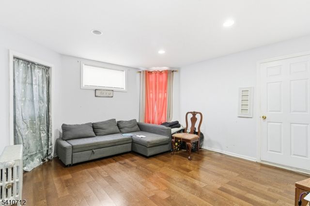 158 S Clinton St, East Orange City, NJ 07018