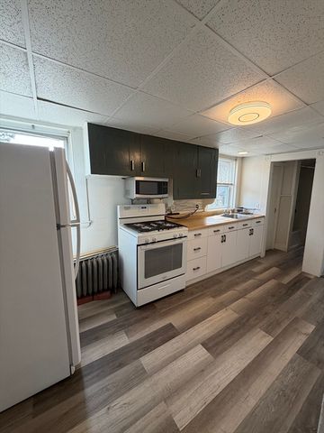 178 Maple 2, Danvers, MA 01923