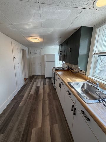 178 Maple 2, Danvers, MA 01923