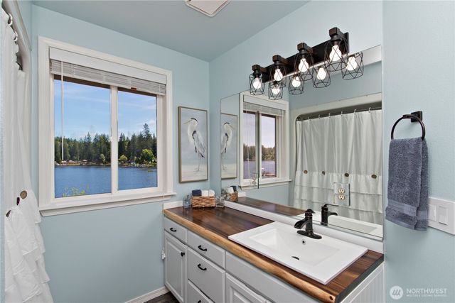 32421 Whitman Lake Drive E, Graham, WA 98338