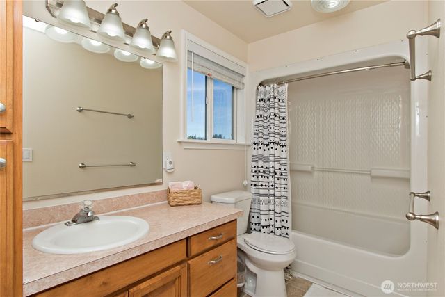 32421 Whitman Lake Drive E, Graham, WA 98338