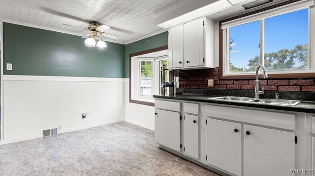 883 Sherwood Court, Cheektowaga, NY 14043