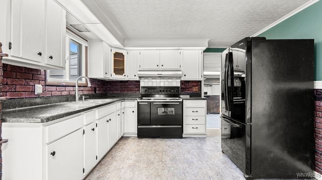 883 Sherwood Court, Cheektowaga, NY 14043