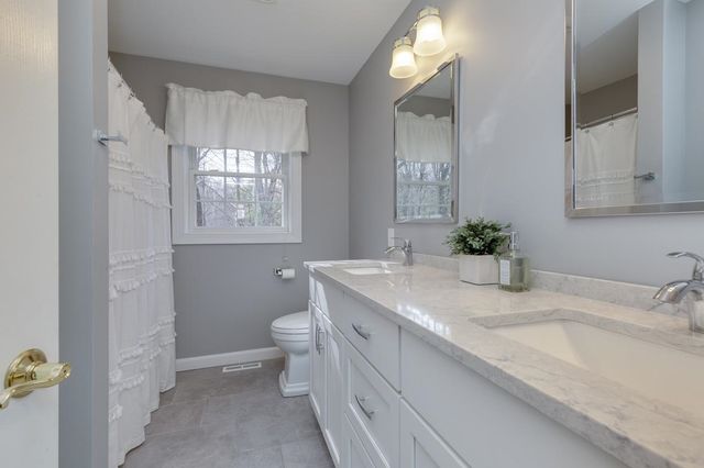 17 Nottingham Road, Windham, NH 03087