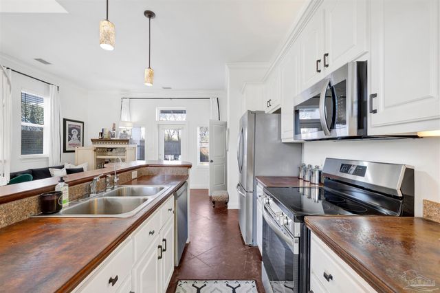 554 Santos St, Pensacola, FL 32502