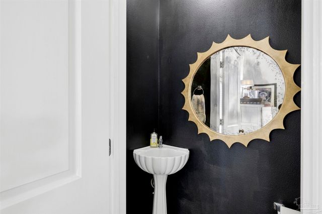 554 Santos St, Pensacola, FL 32502