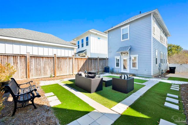 554 Santos St, Pensacola, FL 32502
