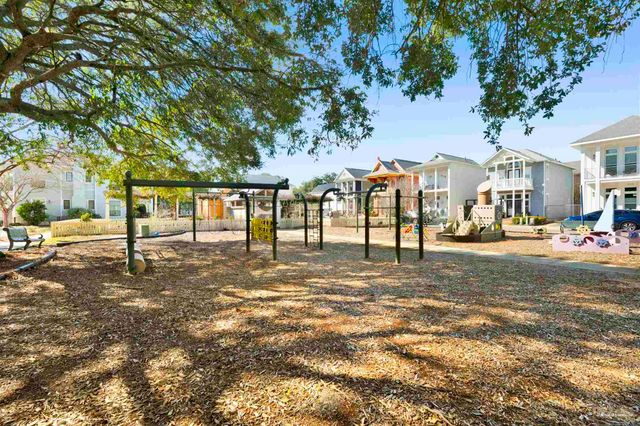 554 Santos St, Pensacola, FL 32502