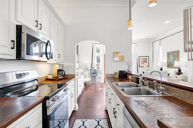 554 Santos St, Pensacola, FL 32502