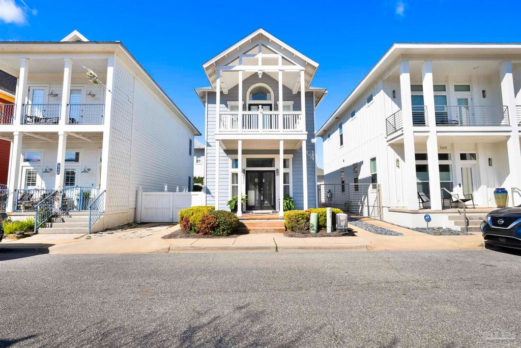 554 Santos St, Pensacola, FL 32502