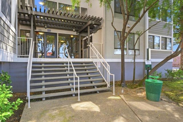 240 N Bayshore Boulevard 307, San Mateo, CA 94401
