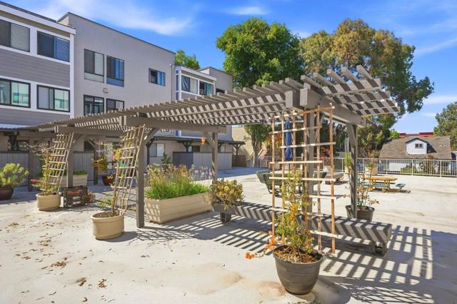 240 N Bayshore Boulevard 307, San Mateo, CA 94401