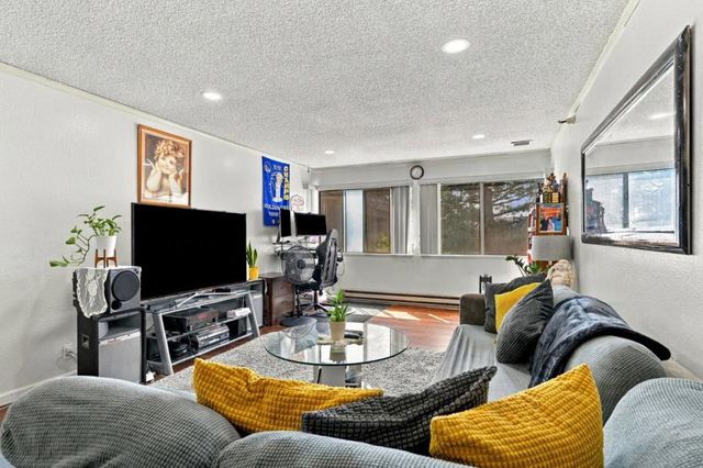 240 N Bayshore Boulevard 307, San Mateo, CA 94401