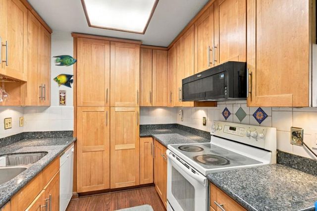 240 N Bayshore Boulevard 307, San Mateo, CA 94401