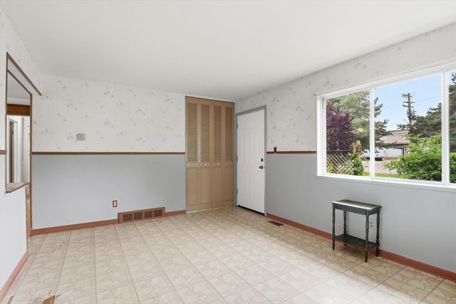 1692 N Hix Road, Westland, MI 48185