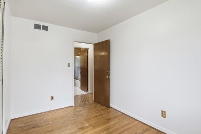 1692 N Hix Road, Westland, MI 48185