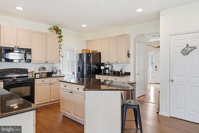 358 BRANDENBURG DR, Falling Waters, WV 25419
