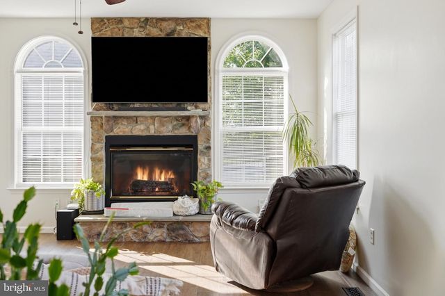 358 BRANDENBURG DR, Falling Waters, WV 25419