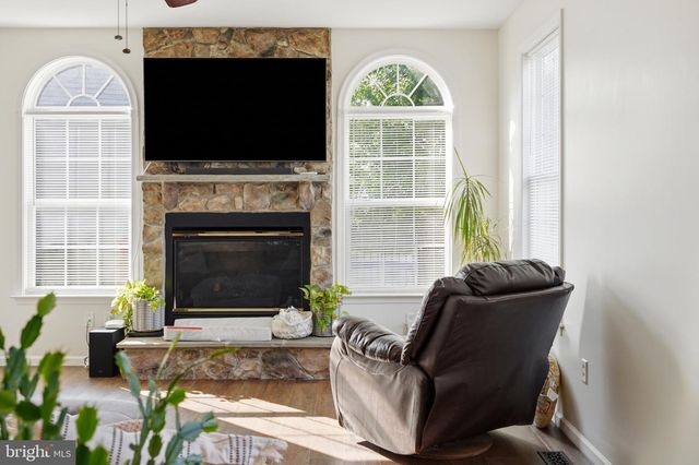 358 BRANDENBURG DR, Falling Waters, WV 25419