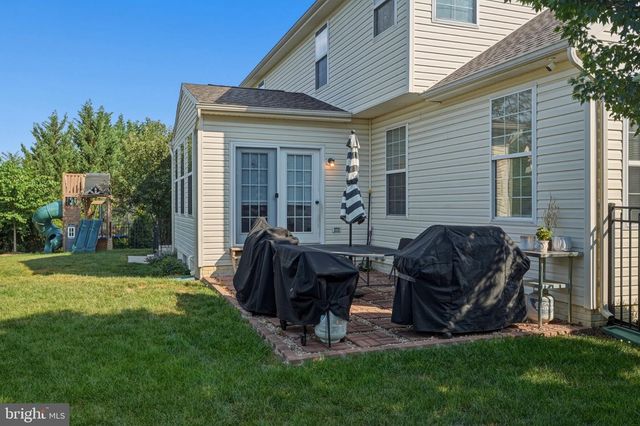 358 BRANDENBURG DR, Falling Waters, WV 25419
