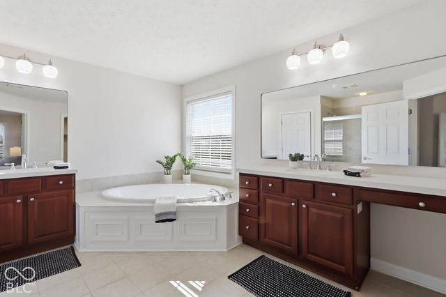 12558 Talon Crest Drive, Fishers, IN 46037