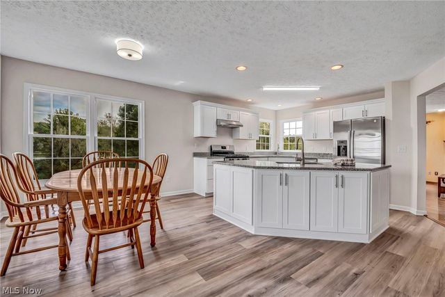 2573 Stonecreek Drive, Akron, OH 44320