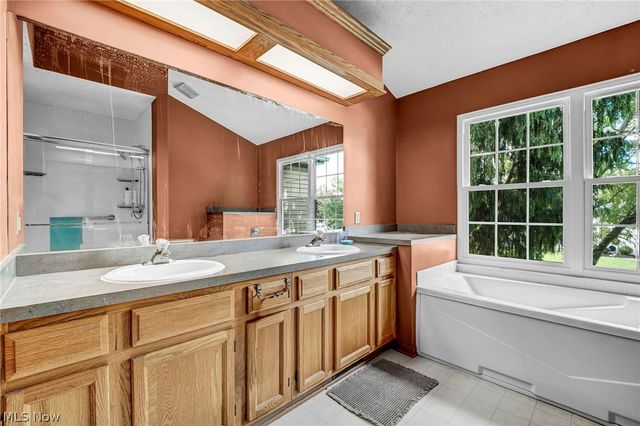 2573 Stonecreek Drive, Akron, OH 44320