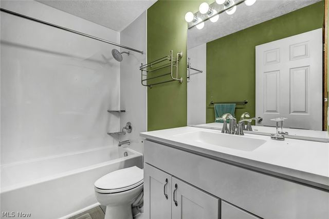 2573 Stonecreek Drive, Akron, OH 44320