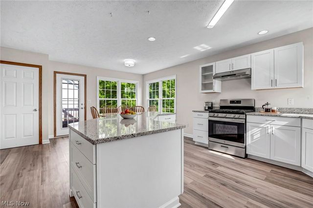 2573 Stonecreek Drive, Akron, OH 44320