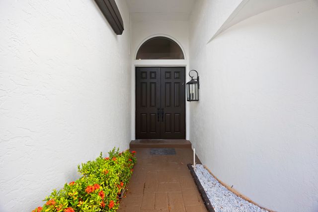 17192 Newport Club Drive, Boca Raton, FL 33496