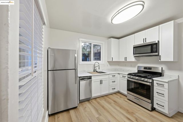 2430 27th Ave Unit D, Oakland, CA 94601