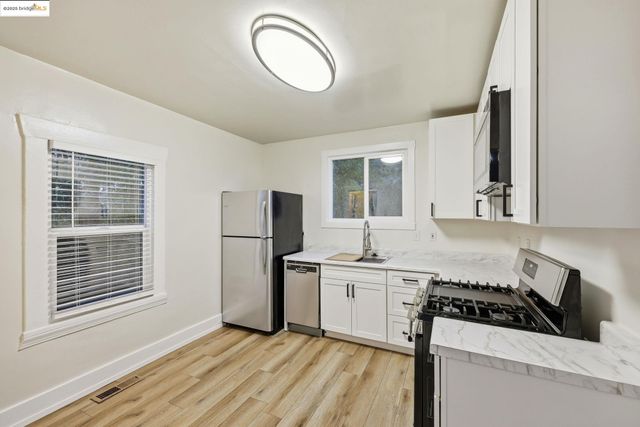 2430 27th Ave Unit D, Oakland, CA 94601
