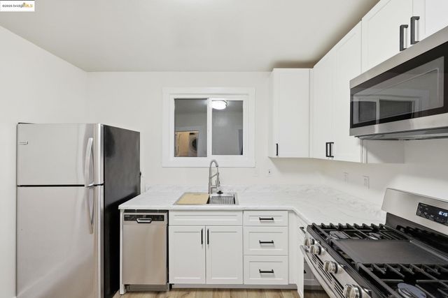 2430 27th Ave Unit D, Oakland, CA 94601