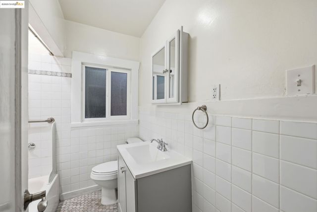 2430 27th Ave Unit D, Oakland, CA 94601
