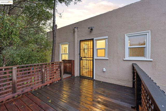 2430 27th Ave Unit D, Oakland, CA 94601