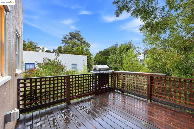 2430 27th Ave Unit D, Oakland, CA 94601