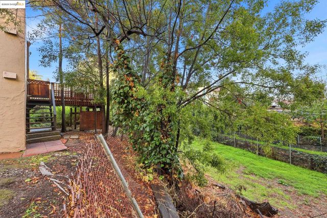 2430 27th Ave Unit D, Oakland, CA 94601