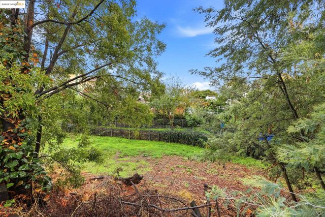 2430 27th Ave Unit D, Oakland, CA 94601