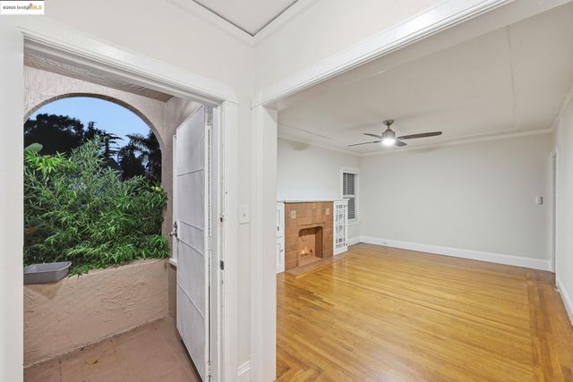 2430 27th Ave Unit D, Oakland, CA 94601